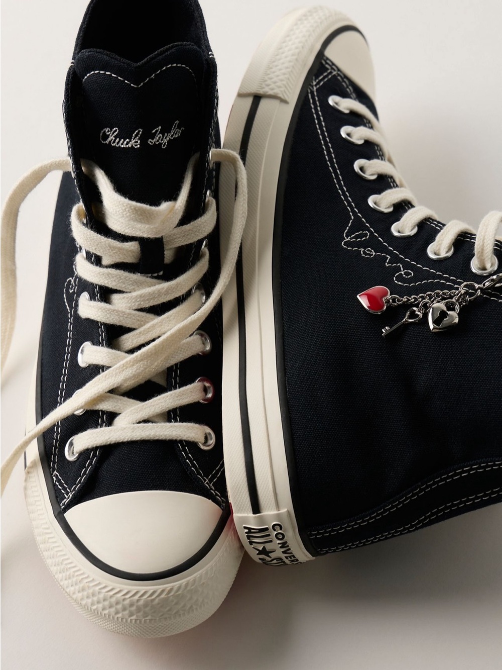 NWT Converse Chuck Taylor All Star Hearts High-Top Sneakers - Size 7.5.